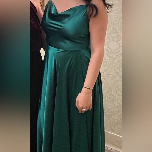 STUNNING SATIN 💚 LONG DRESS | F & P Paris | Evening Gown | Condition: Like New - Picture 8 of 8